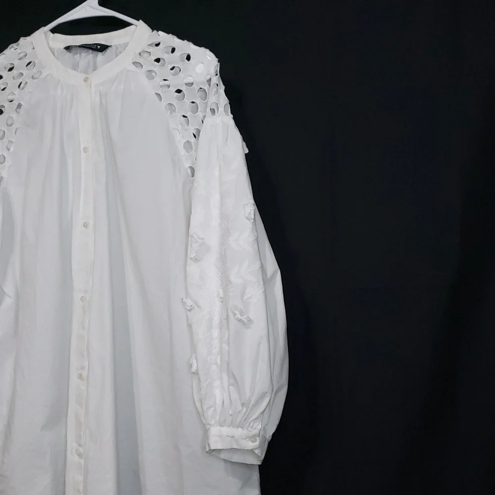 Zara Embroidered Cotton Button Up Blouse With Puff Sleeves. Size: Medium